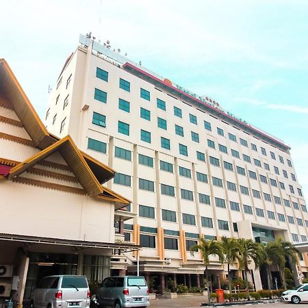 Mutiara Merdeka Hotel Pakanbaru Exteriör bild