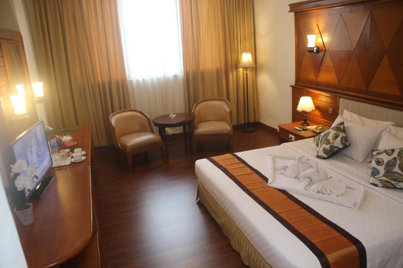 Mutiara Merdeka Hotel Pakanbaru Exteriör bild