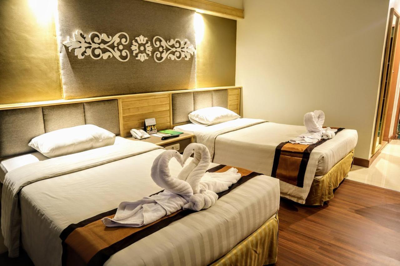 Mutiara Merdeka Hotel Pakanbaru Exteriör bild
