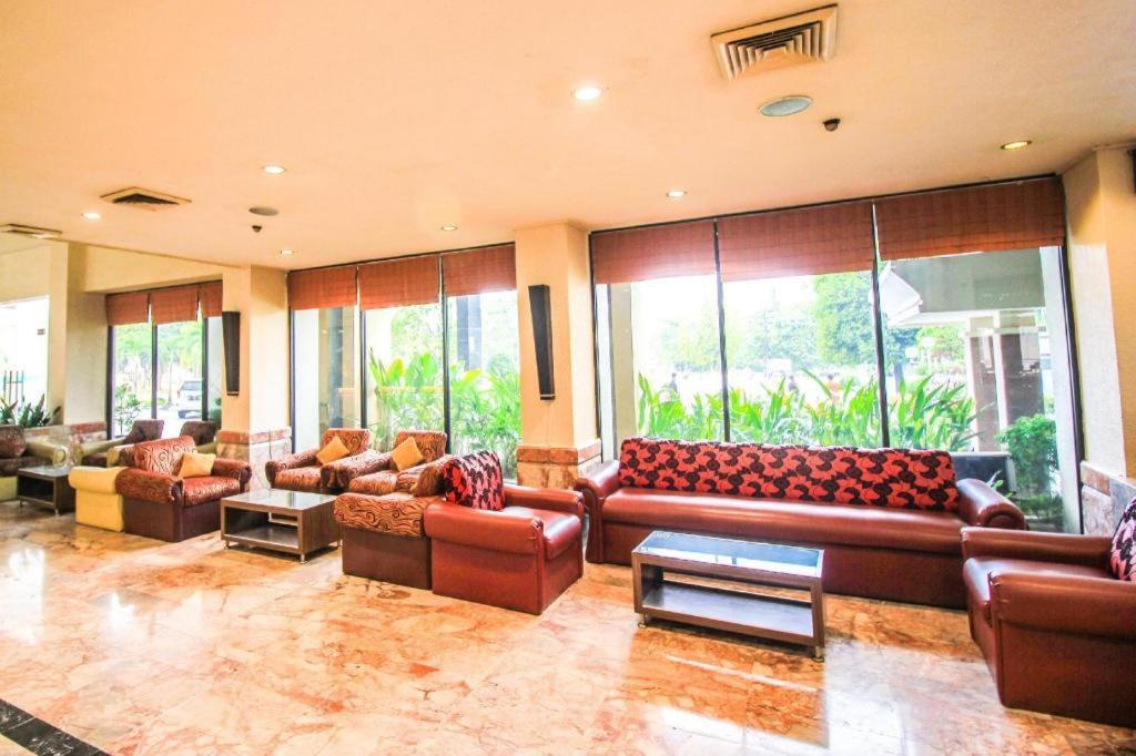 Mutiara Merdeka Hotel Pakanbaru Exteriör bild