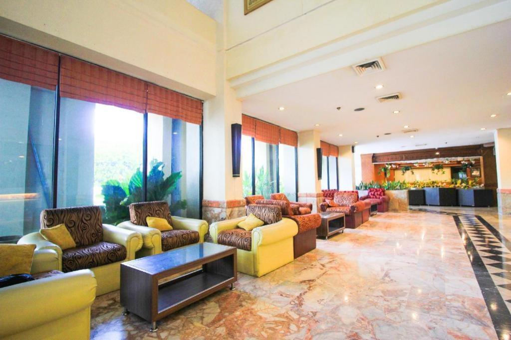 Mutiara Merdeka Hotel Pakanbaru Exteriör bild