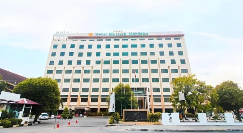 Mutiara Merdeka Hotel Pakanbaru Exteriör bild