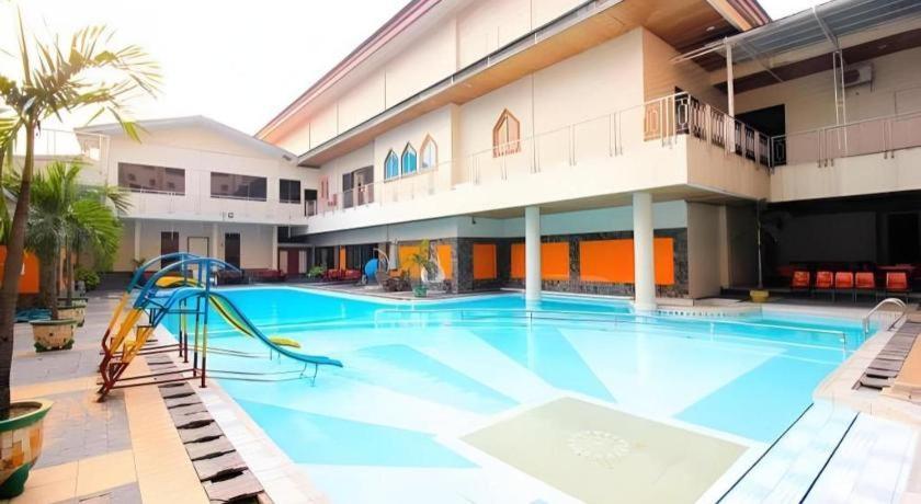 Mutiara Merdeka Hotel Pakanbaru Exteriör bild