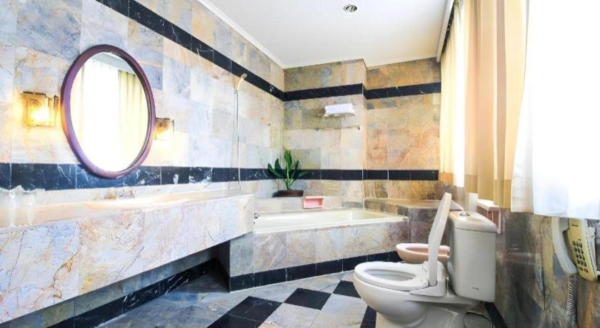 Mutiara Merdeka Hotel Pakanbaru Exteriör bild
