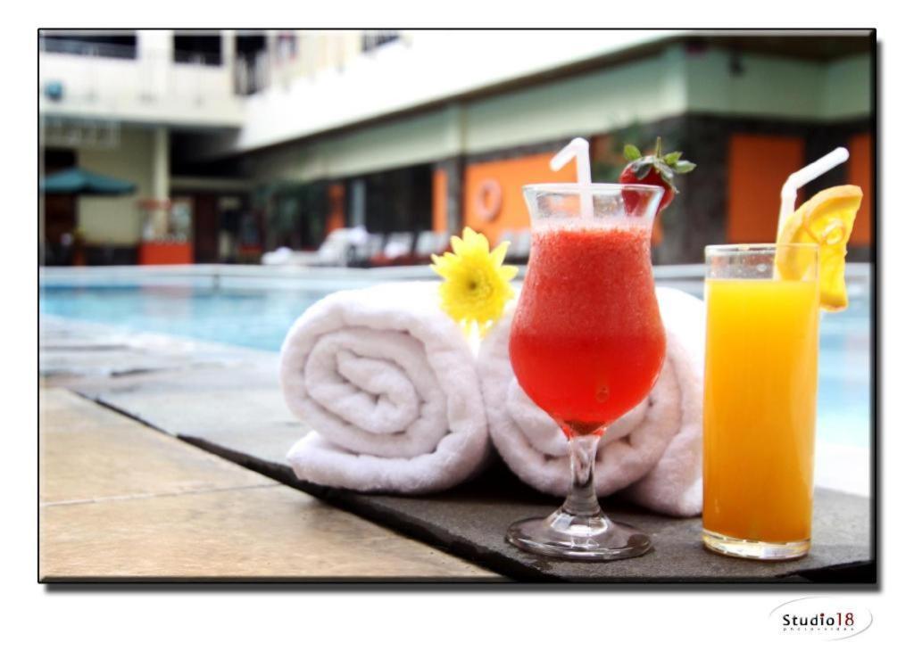 Mutiara Merdeka Hotel Pakanbaru Exteriör bild