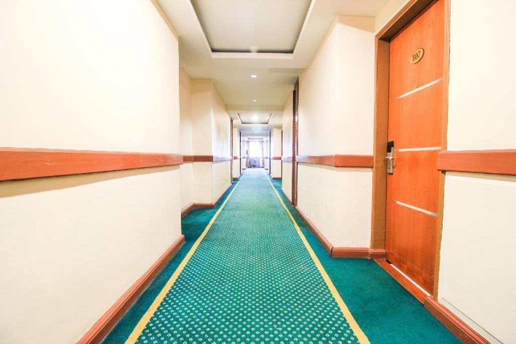 Mutiara Merdeka Hotel Pakanbaru Exteriör bild