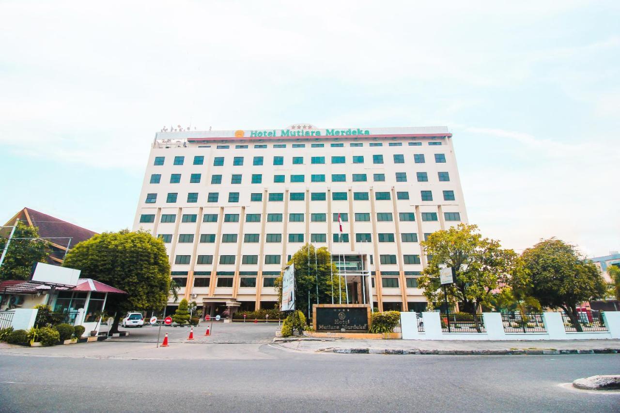 Mutiara Merdeka Hotel Pakanbaru Exteriör bild
