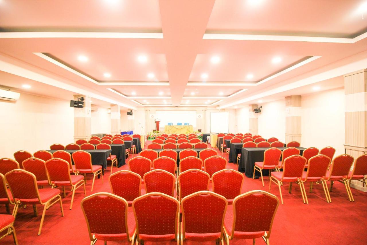 Mutiara Merdeka Hotel Pakanbaru Exteriör bild
